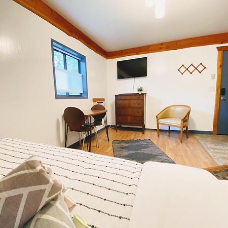 Flathead Lake Resort Woods Bay Екстериор снимка