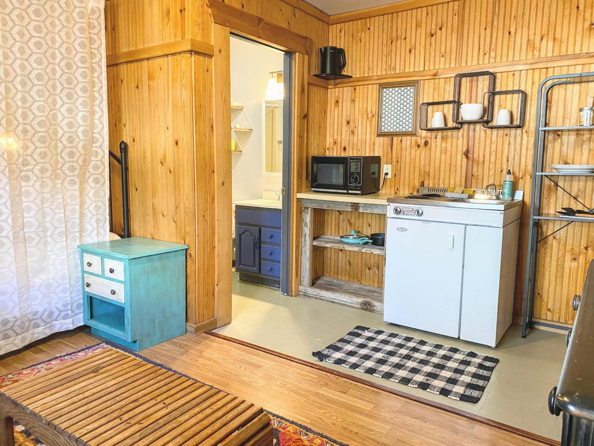 Flathead Lake Resort Woods Bay Екстериор снимка